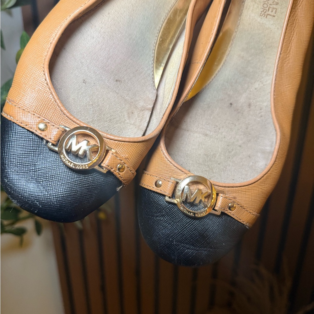 Michael Kors Tan and Black Women's Ballet Flats Size 9